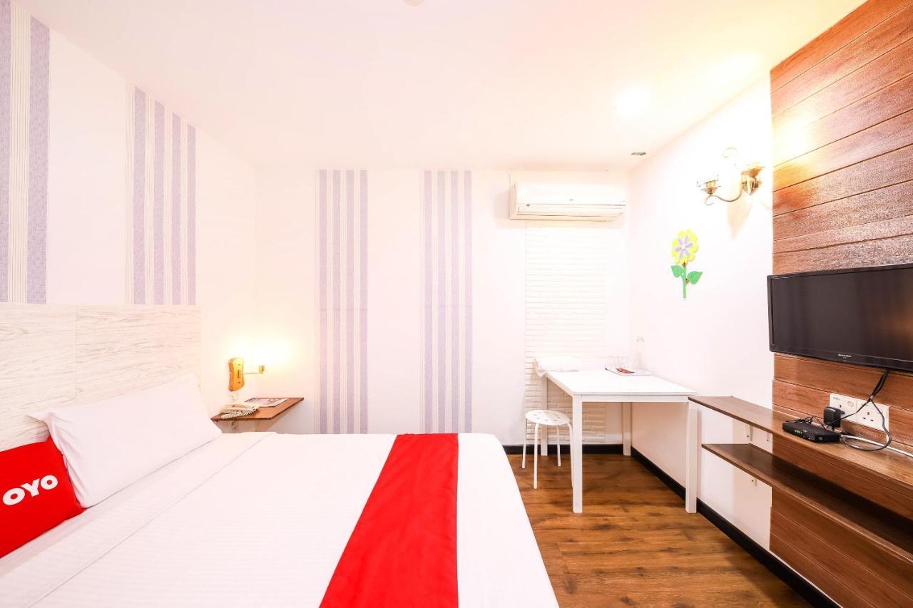 Oyo 43963 T Signature Hotel Petaling Jaya Exterior foto
