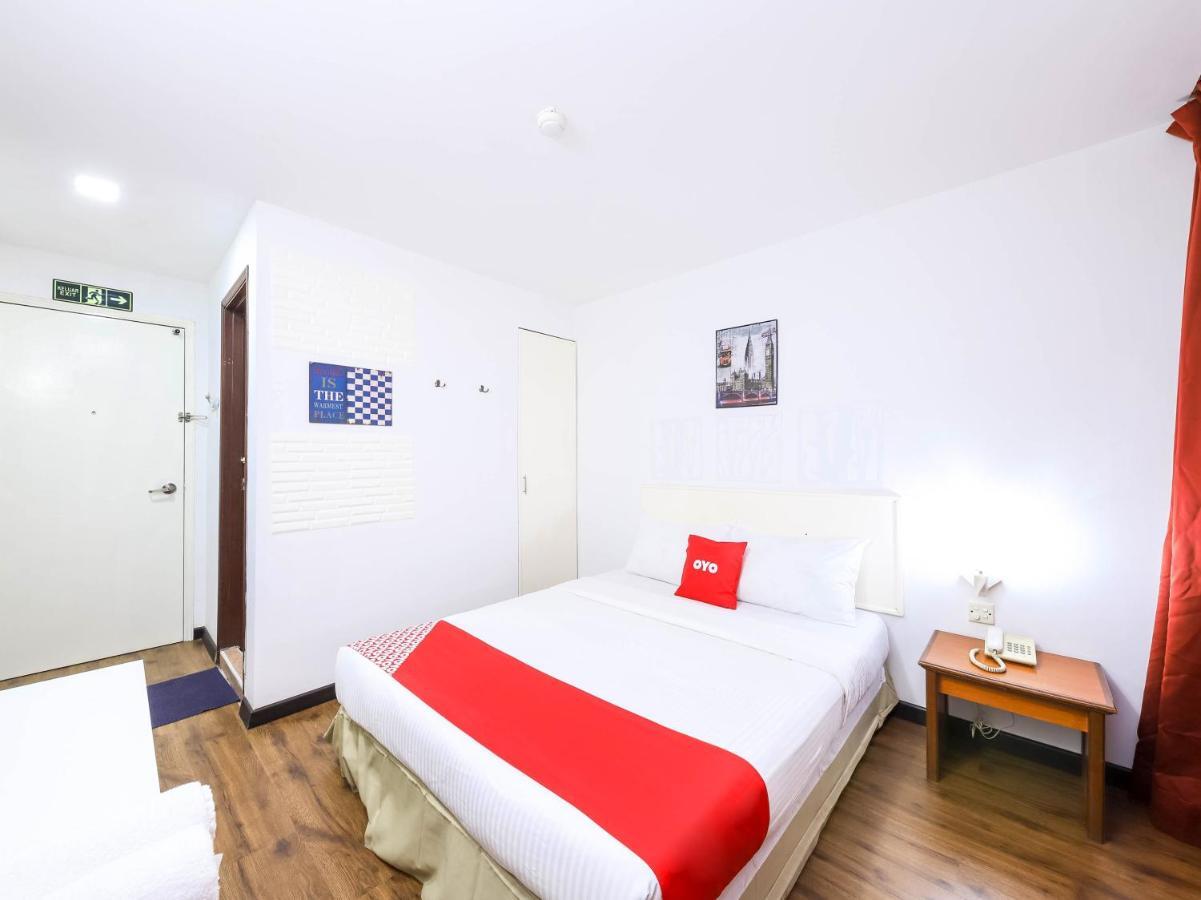 Oyo 43963 T Signature Hotel Petaling Jaya Exterior foto